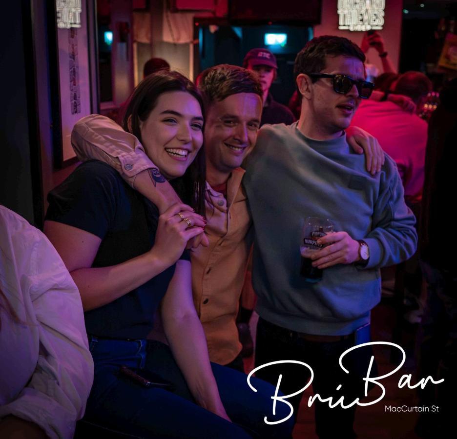 Bru Bar & Hostel Cork Dış mekan fotoğraf